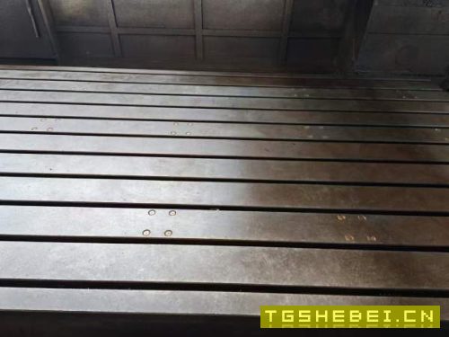 2017年泉州嘉泰4025重型龙门一台,bt50齿轮头,工作台.