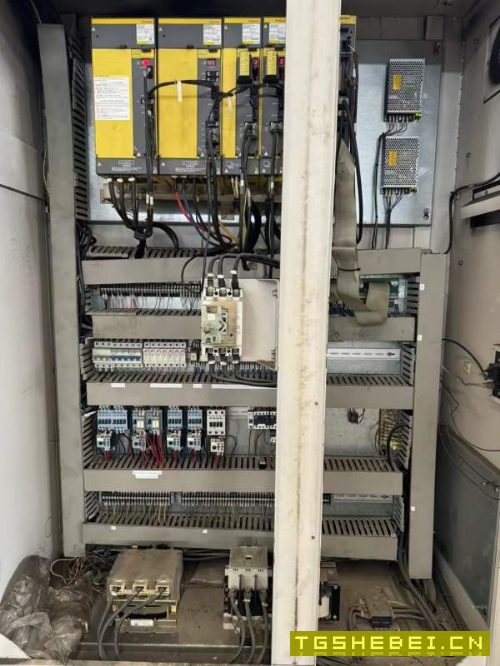 2017年泉州嘉泰4025重型龙门一台,bt50齿轮头,工作台.