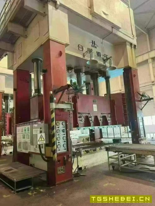 合肥锻压800吨压力机滑块行程:1300mm开口高度:2000mm.