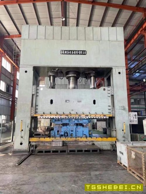 沈阳工厂内出售南通总厂2000吨框架液压机。有效台面2..