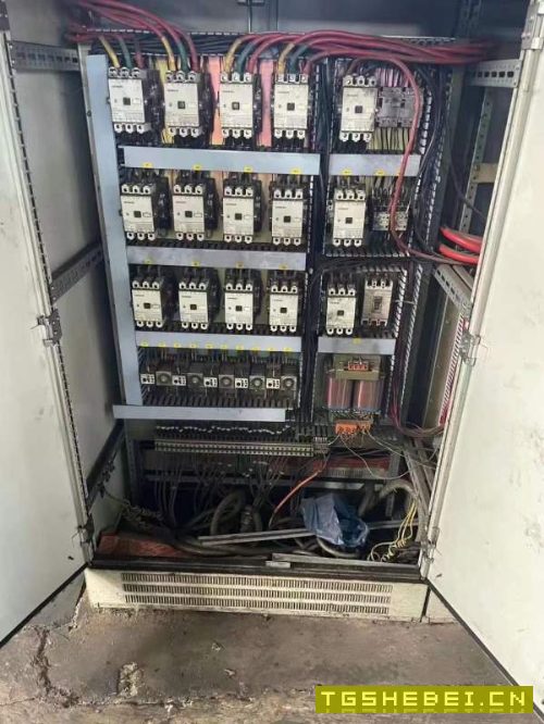 沈阳工厂内出售南通总厂2000吨框架液压机。有效台面2..