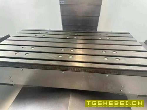 1375立加.带中心出水9.9新1375加工中心,带30公斤主轴.