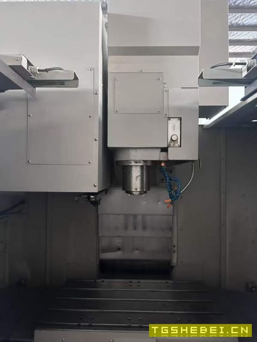 日本津上VA4高速加工中心BT40主轴,10000转,工作台85.
