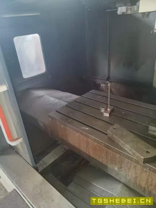 盐城工厂在位出售:沈阳VMC1600B加工中心一台、工作台.