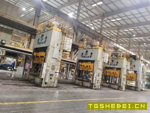长沙工厂还剩2台250吨,济南二机床产,新款,带导轴导.