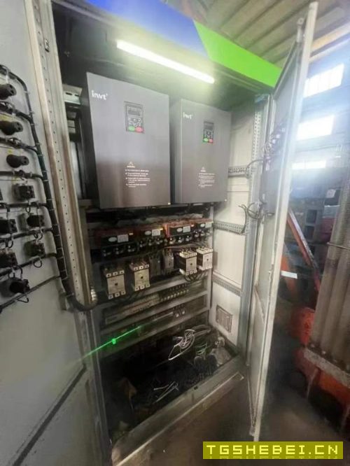 沈阳工厂内出售南通总厂2000吨框架液压机。有效台面2..