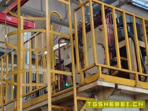 洛阳仓库新春大酬宾160T龙门式校直液压机，完好少用。