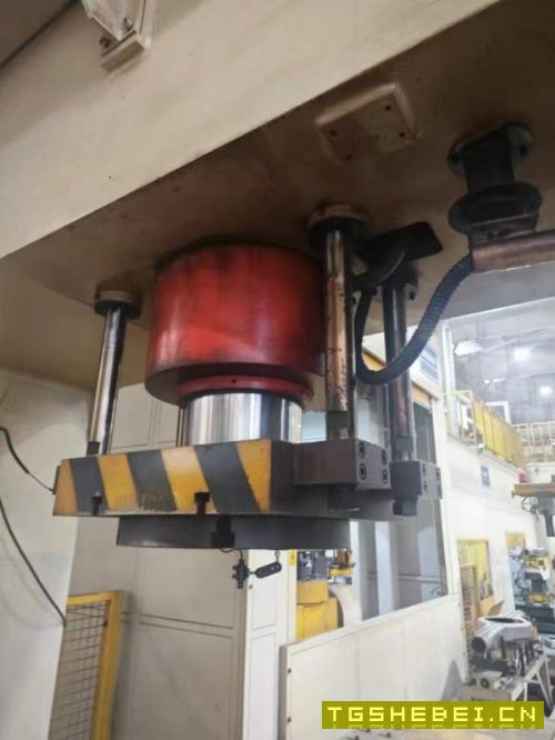 洛阳仓库新春大酬宾160T龙门式校直液压机，完好少用。