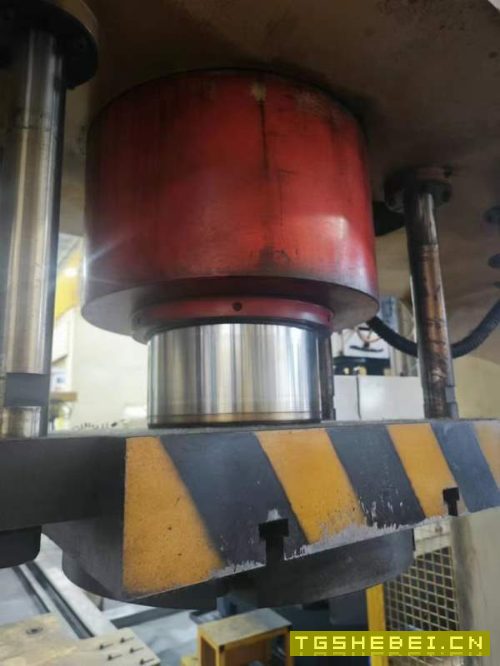 洛阳仓库新春大酬宾160T龙门式校直液压机，完好少用。