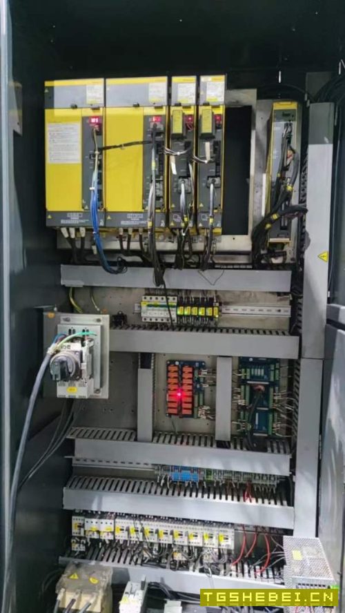 丽伟V-50L加工中心刚到货,台湾丽伟V-50L立加,BT40大.