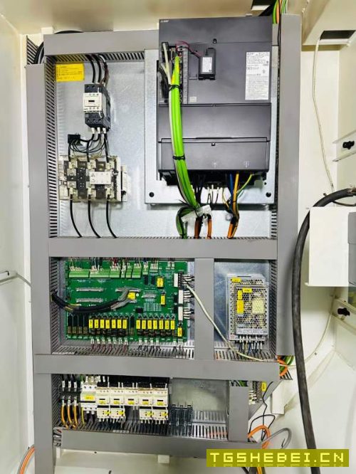 重型三线855加工中心,三菱M80系统,皮带10000转带油.