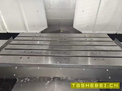 同款两台2024年准新易动1370加工中心,三菱M80系统,.