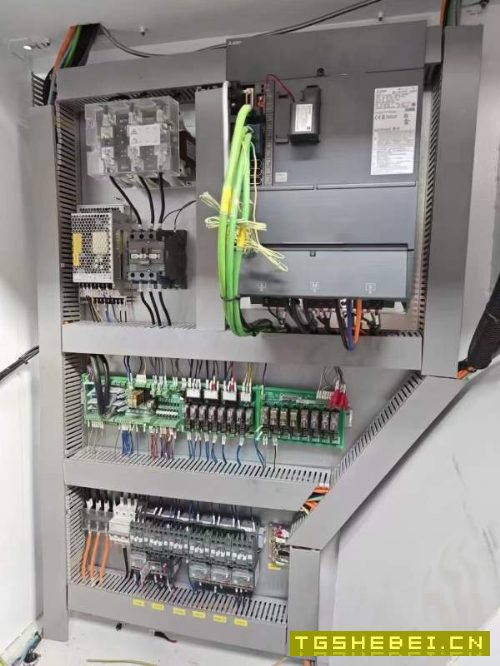 同款两台2024年准新易动1370加工中心,三菱M80系统,.