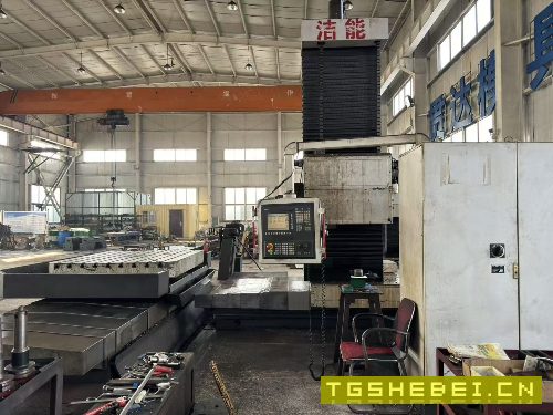 中捷6513数控刨台镗床。工作台1.6米1.8米，三轴行程XY.