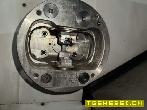 台湾原装进口东台TCS2000数控车床，8寸SMW液压分度卡.
