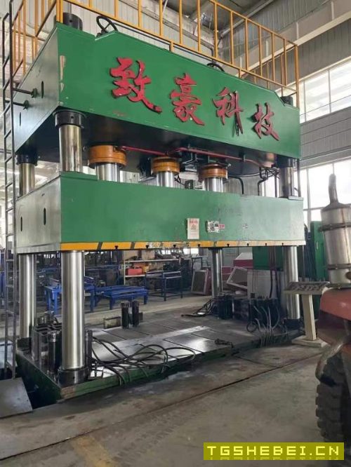 南通铭格1000,台面2.5米4米,开口1.8米,油缸行程1.2.