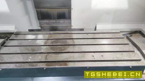 新到一台台湾丽伟V-40M立加加工中心,同款有3台BT40主.