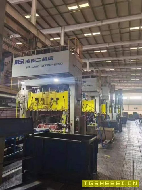 800吨双点压力机250吨双点压力机都是导轴导套新款用的.