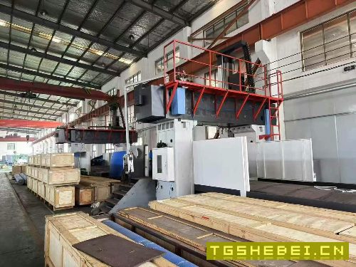新定满配23年南通京鼎4028龙门两台,使用时间150小时.