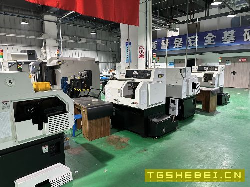2021年的机器准新的同款2台巨浪CNC30排刀车