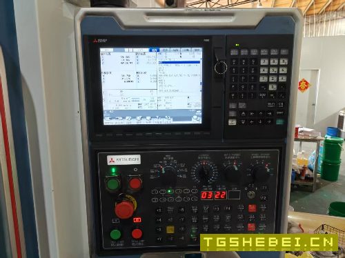 正常使用V8一台,三菱m80系统,24把刀库