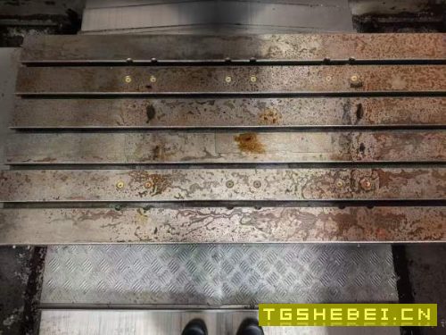 同款三台富捷1580加工中心,三轴硬轨,BT50主轴8000转.
