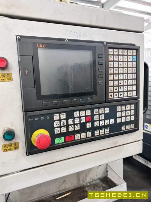 一鸣雕铣机3台、bt30主轴、全部带刀库、价格便宜处理