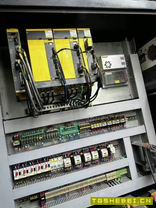 纽威800立车带zf齿轮箱,a2-18主轴。价格便宜,需要的.