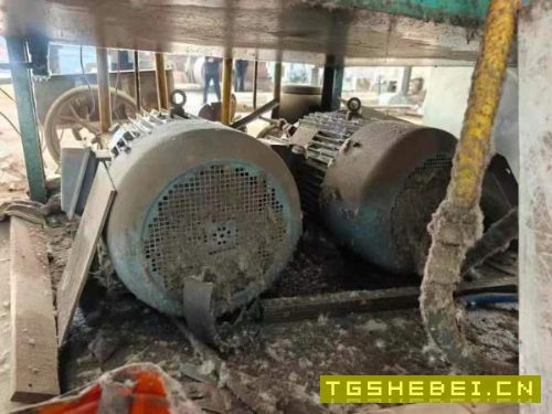 中瑞800吨,台面1.6米1.8米,多点顶出,开口1.9米,油.