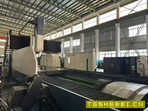仓库刚刚到货京元登7028龙门,工作台2.4米7米,门宽2..