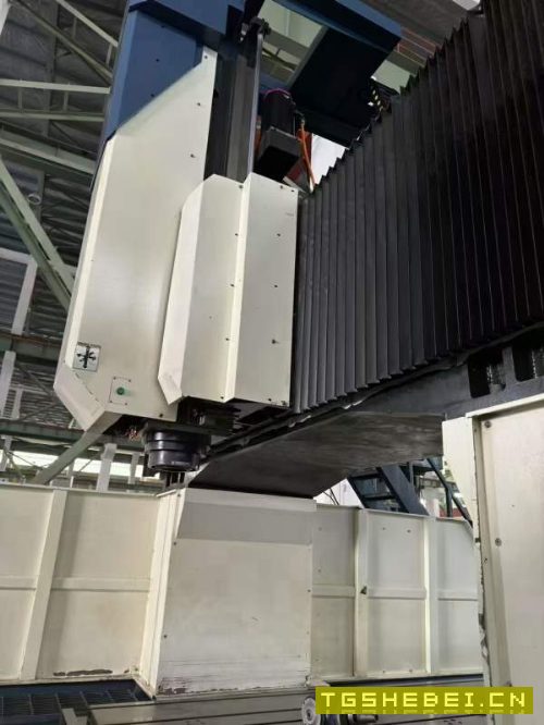 仓库刚刚到货京元登7028龙门,工作台2.4米7米,门宽2..