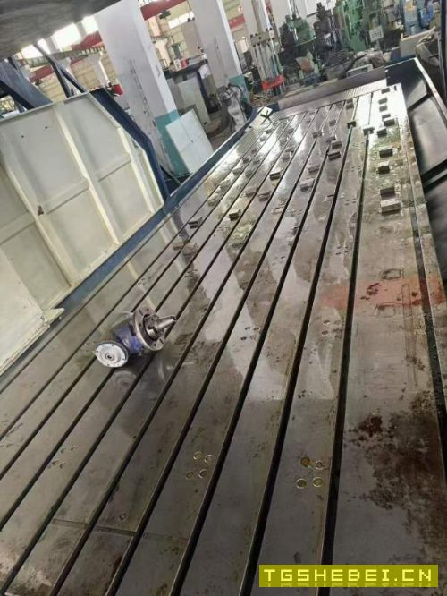 仓库刚刚到货京元登7028龙门，工作台2.4米7米，门宽2..