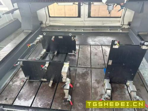 刚刚买下俩台2518普拉迪型材加工中心，BT40主轴直联12.