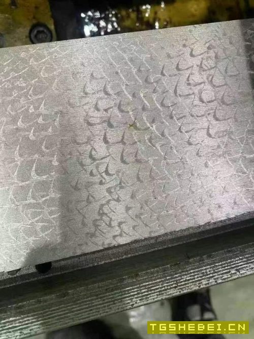 刚买一台9.9成新上海1350X3000外圆磨床