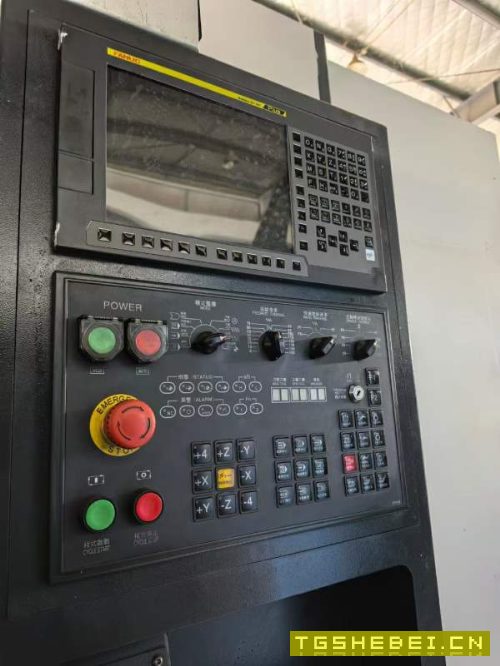 台功1580立式加工中心两线一硬滚柱导轨.Y轴四导轨发那.