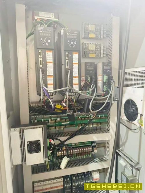 刚买下一台准新铁证T500钻攻中心,带170四轴和尾盘,.