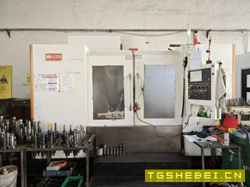 刚刚买下苏州正权1370模具机一台，两线一硬，BT50主轴.