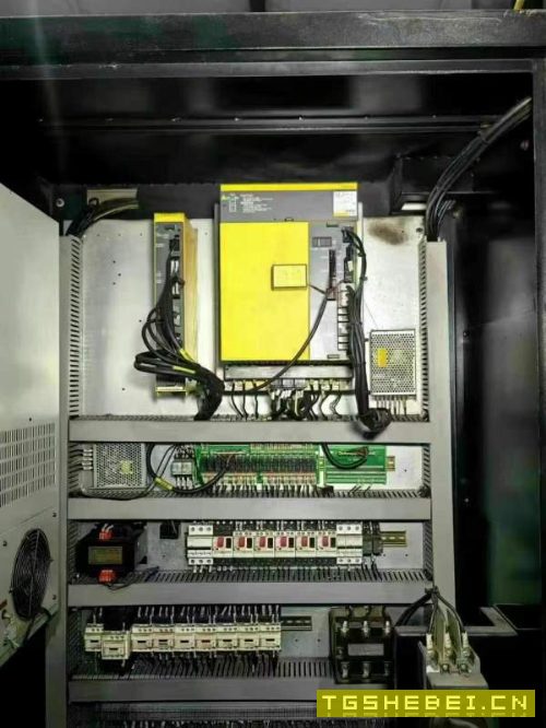 昆山良将MCV-1160L加工中心轴主:BT40主轴8000转速轨.
