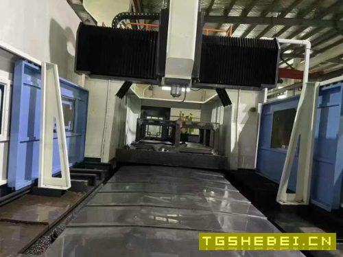 刚刚买下鑫台工3023龙门一台。工作台2米3米，门宽2.3.