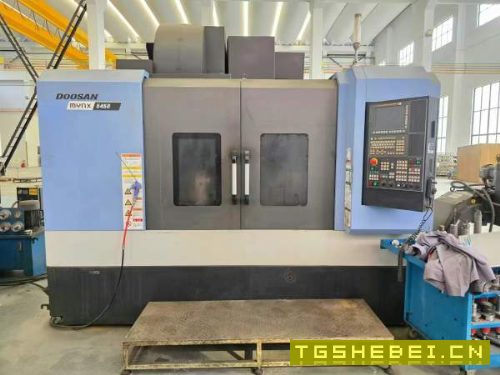 斗山5450加工中心，硬轨机，BT50主轴带中心出水，带四.
