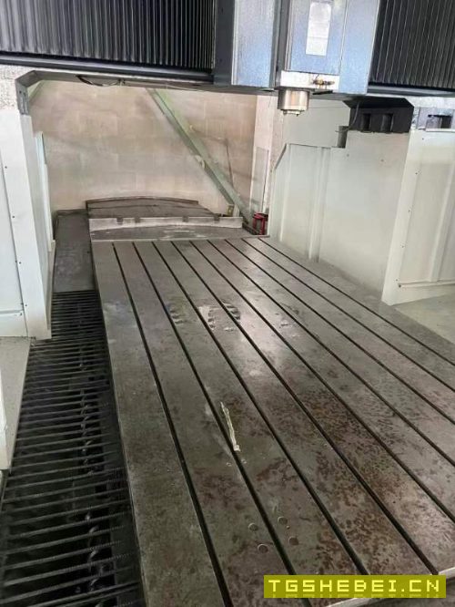宁波海天2840数控龙门,工作台2000/4000mm,门宽2800m.