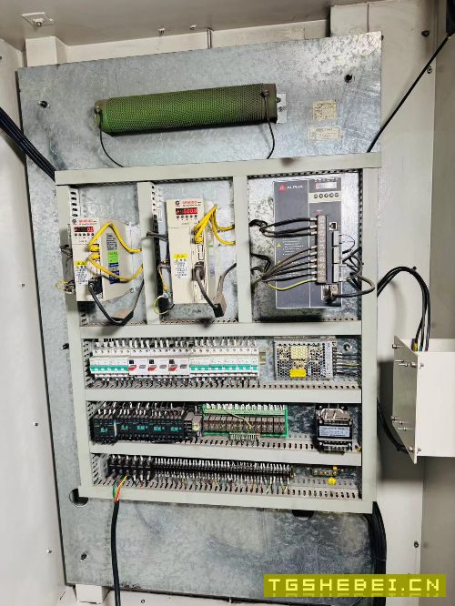 61100×3米重型数控车床