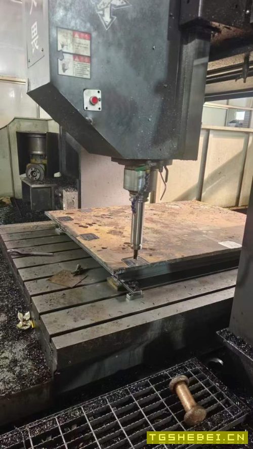 刚刚买下一台，工厂在位台湾大畏2520数控龙门铣发那科.