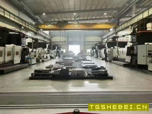 威力421Z龙门铣床。工作台2x4米，门宽2.3米，门高1.7.