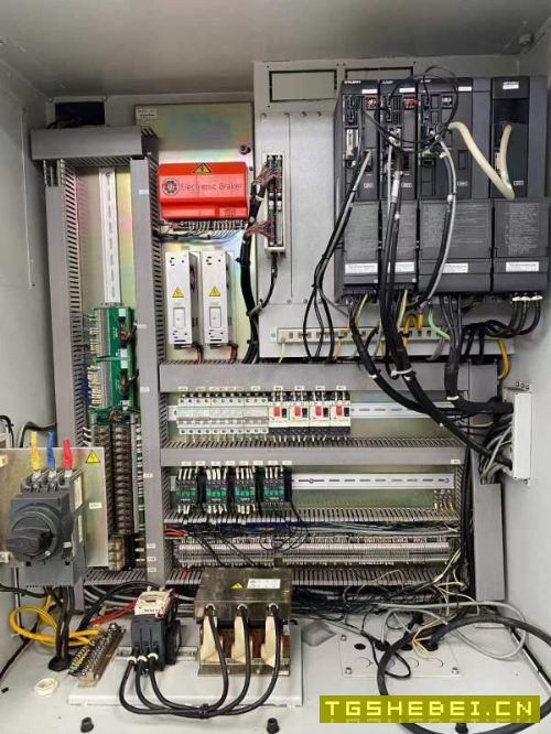 同款款两台海天VMC1000L加工中心，台湾罗翌BT40主轴，.