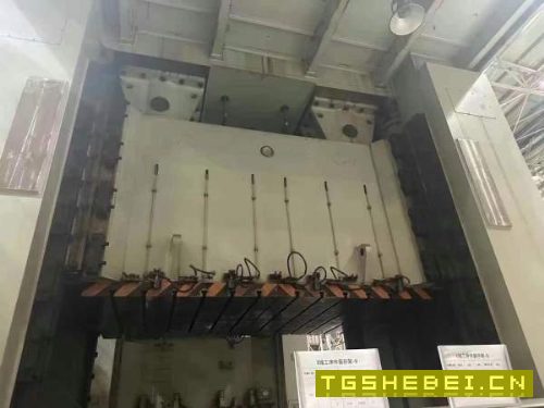 闭式四点多连杆1800吨一台_