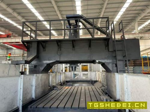 新买欲丰4030龙门一台,工作台2.5米4米,门宽3米,门.