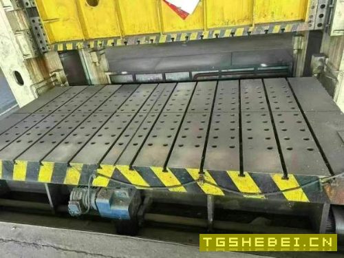 徐州1400T框架液压机,移动工作台2X4米,多点顶出,开.