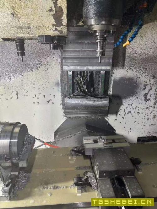 拿下一个小厂,准新群志1580一台,40主轴,准新群志85.