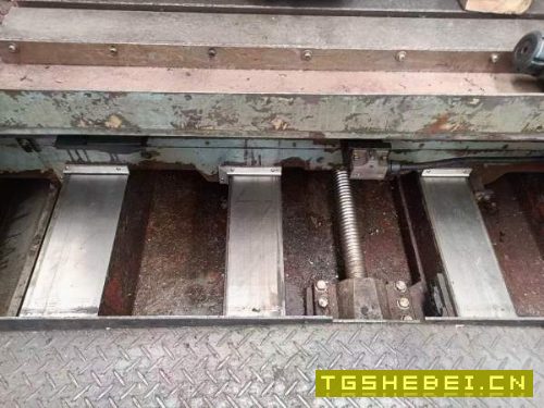 友佳VB_715A加工中心,带400四轴,BT50齿轮主轴,三轴.